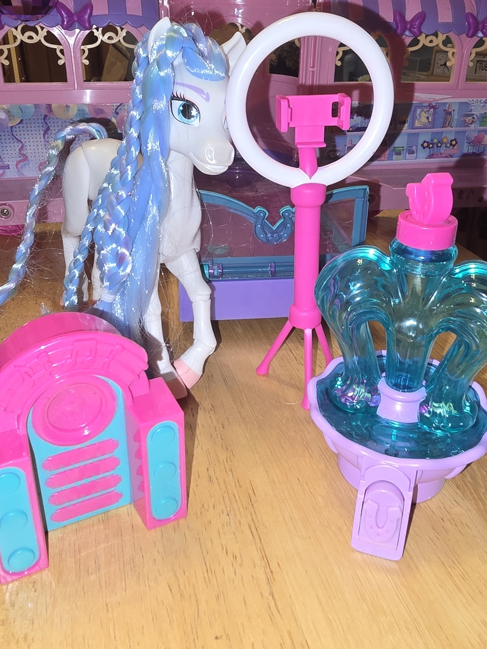 Wild Manes Perla's Pink Ultimate Clubhouse Trailer & Horse - Incomplete